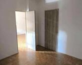 Komáromi, központi elhelyezkedésű, 2. emeleti 53 m-es lakás eladó!