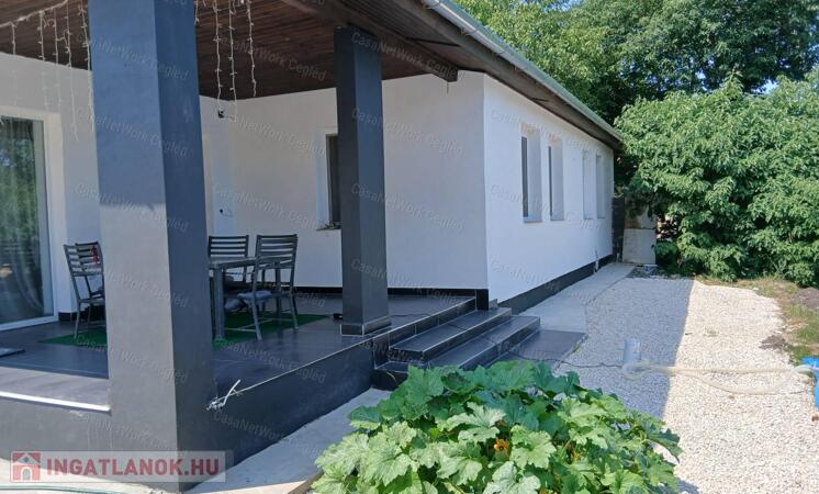 ELADÓ CEGLÉDI 187 m2 ÚJ ÉPÍTÉSŰ CSALÁDI HÁZ.