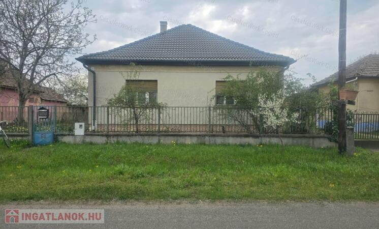 Eladó felújítandó családi ház