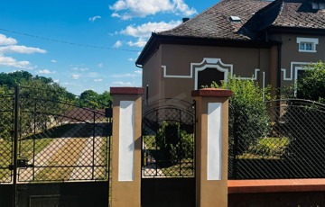 Eladó családi ház