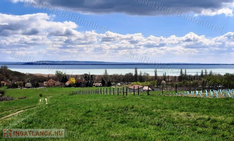 ÖRÖKPANORÁMA kedvelőinek - eladó ZÁRTKERT BALATONRENDESEN