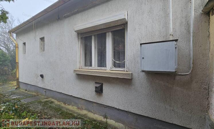 Eladó felújítandó családi ház Balatonfüred központi, mégis csendes részén                                 