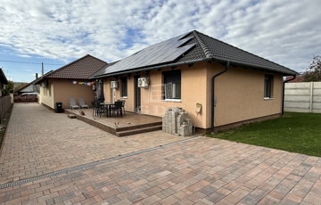 Eladó családi ház