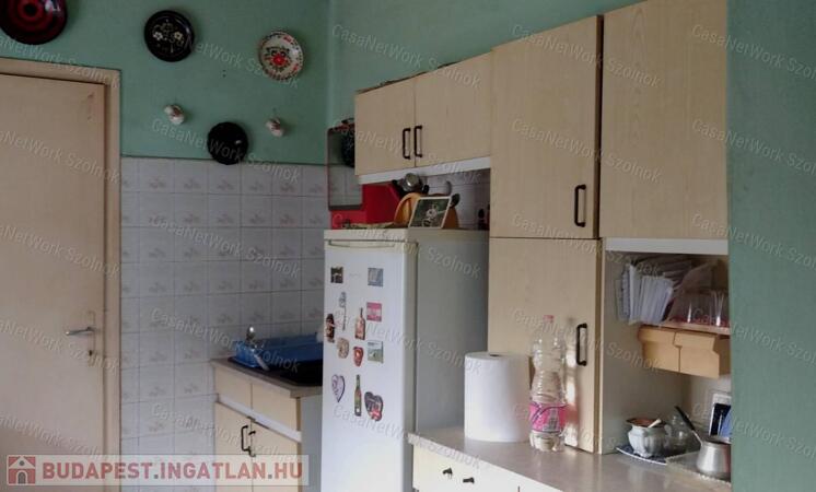 Tiszaföldváron eladó tégla építésű ház nagy kerttel!                                 