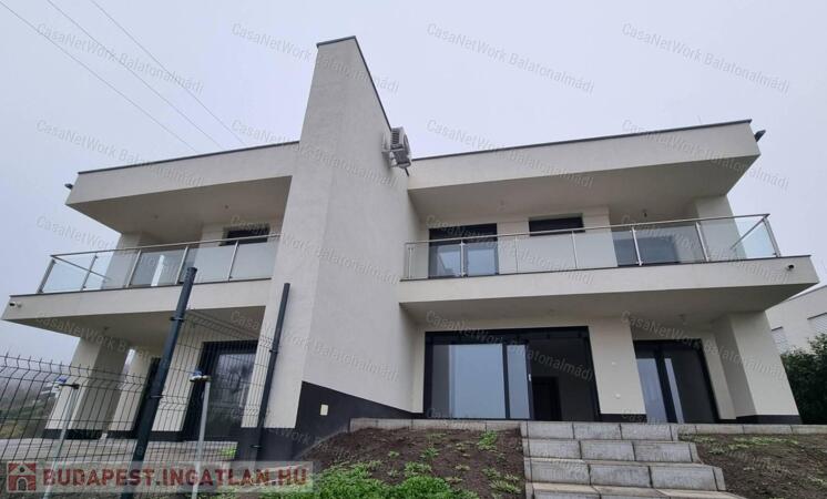 Eladó prémium kategóriájú lakóingatlan balatoni panorámával Balatonfüreden!                                 