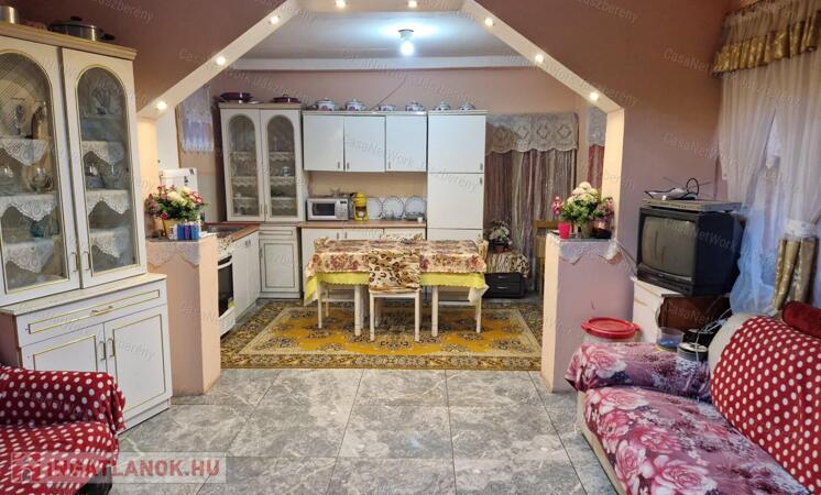 Pusztamonostoron 74 nm-es, 2 szobás parasztház eladó