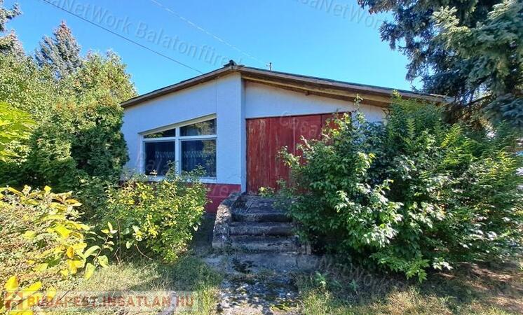 Vízközeli, zöldövezeti-eladó NYARALÓ BALATONFÖLDVÁRON                                 