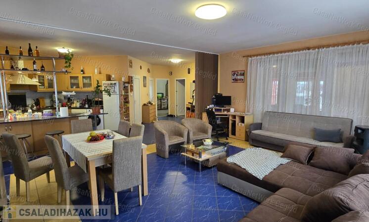 Eladó családi ház Abonyban!                                 