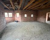 Eladó szerkezetkész ház hatalmas telekkel a Bakonyban