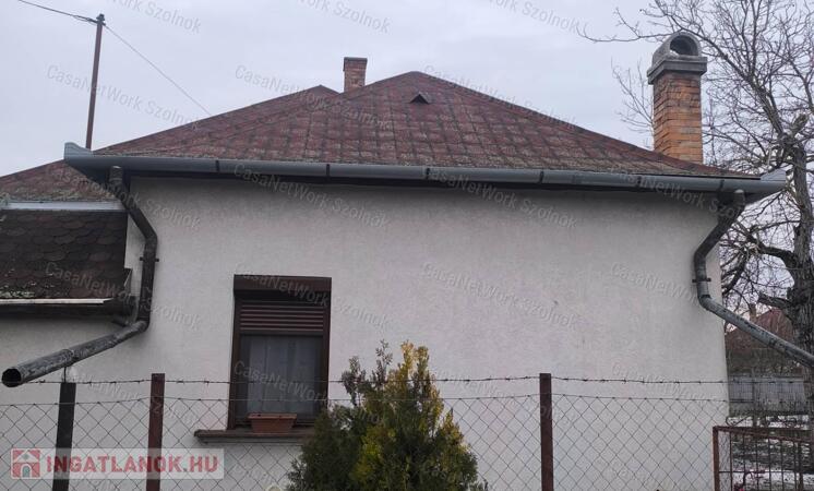 Tiszaföldváron felújított családi ház eladó