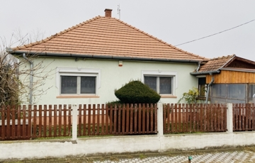 Eladó családi ház