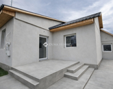 Eladó családi ház Újszász 35 000 000 Ft