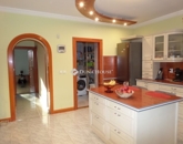 Eladó családi ház Birján 295 000 000 Ft