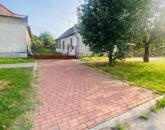 Eladó Családi Ház Szőnyben a főúton – Kizárólag Nálunk!