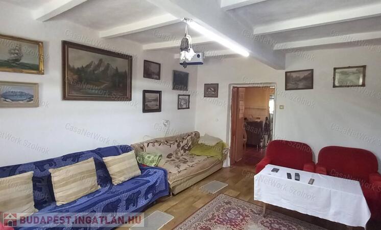 Tiszajenőn eladó egy 53,1 nm-es, 2 szobás, felújítandó családi ház                                 