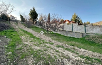 Eladó telek/földterület