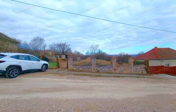 Eladó telek/földterület