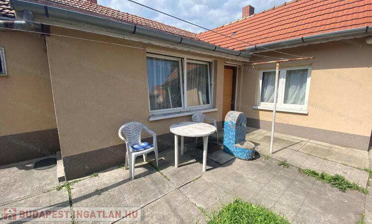 Jászberényben, 68 nm-es, 3 szobás családi ház eladó                                 