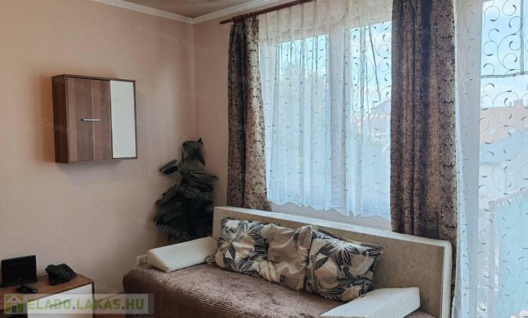 Szolnok belvárosában, 3. emeleti, 1+félszobás társasházi lakás eladó!                                 