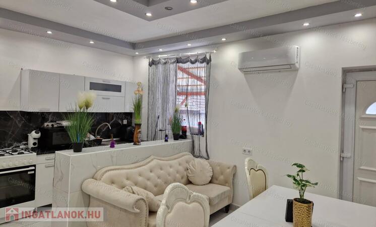 Jászapátin, 74 nm-es, 2 szobás családi ház, különálló kisházzal eladó