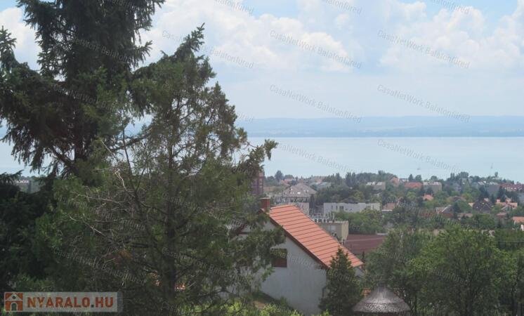 Panorámás, beleszeretős nyaraló Balatonfüreden                                 