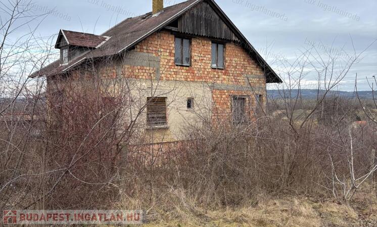 Befektetés és otthon egyben – páratlan panorámával Tata külterületén                                 