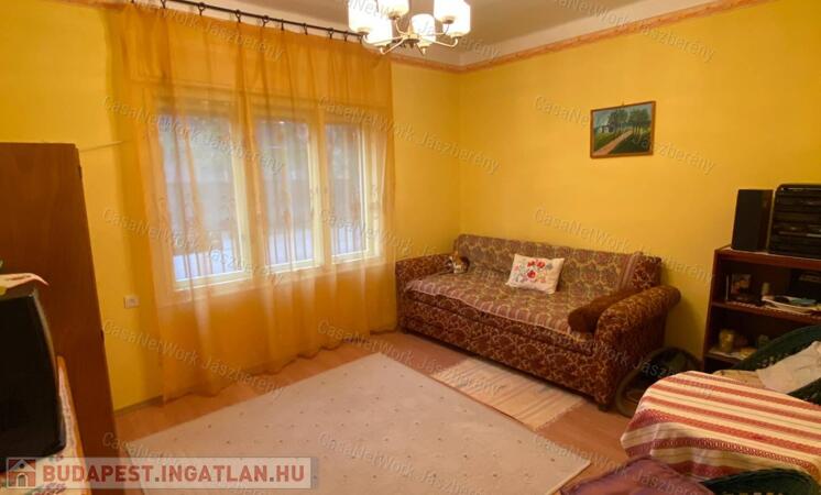 Jászszentandráson 2 szintes, 3 szobás családi ház eladó!                                 