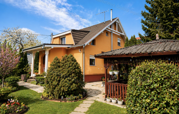 Eladó családi ház