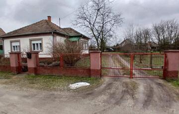 Eladó családi ház