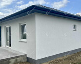 Eladó családi ház Környe 72 900 000 Ft