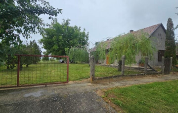 Eladó családi ház