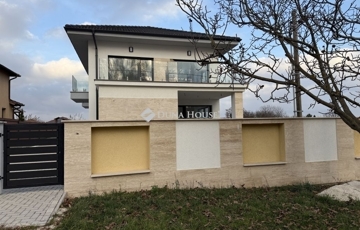 Eladó családi ház