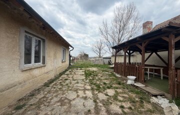 Eladó családi ház