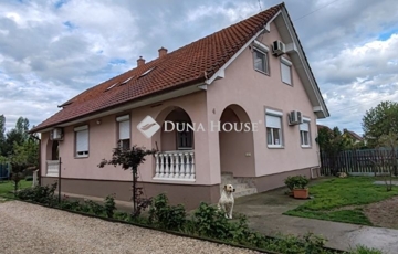 Eladó családi ház