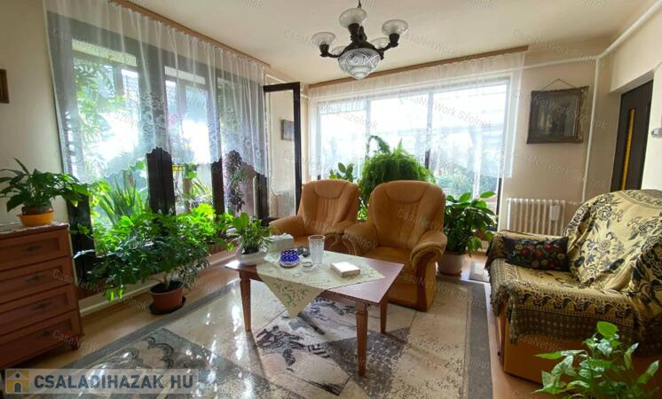 Szolnokon 5+1 szobás családi ház eladó!                                 