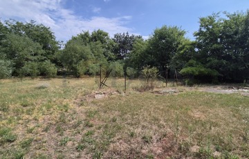 Eladó telek/földterület