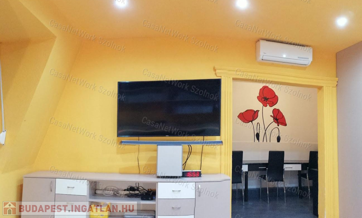 Szolnokon belvárosi, belső kétszintes, 4.emeleti lakás eladó!                                 