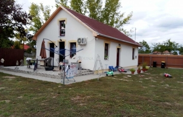 Eladó családi ház