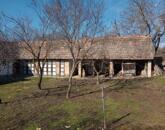 Eladó balatonkenesei ház 1920 m2 telekkel. Két ingatlan egy áráért