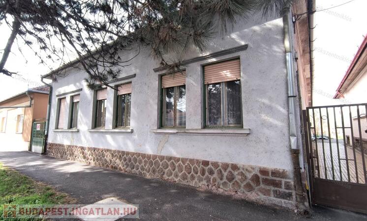 Eladó kétgenerációs családi ház Törökszentmiklós központjában!                                 