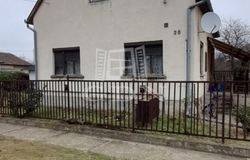 Eladó családi ház