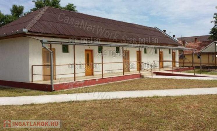 Eladó Martfűn egy idősek otthona épületegyüttes.