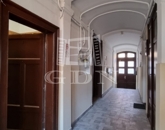 Eladó iroda/üzlethelyiség Székesfehérvár 74 000 000 Ft