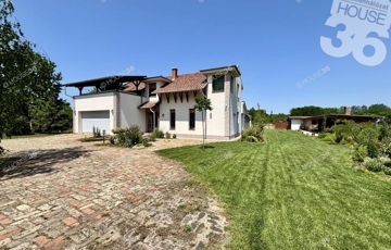 Eladó családi ház