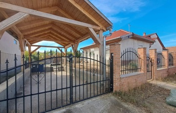 Eladó családi ház