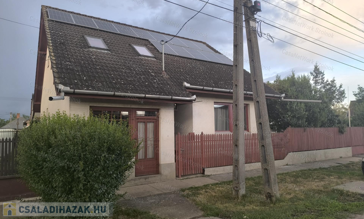Törökszentmiklóson a felvégen 145 m2 családi ház eladó!                                 