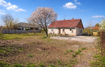 Eladó telek/földterület