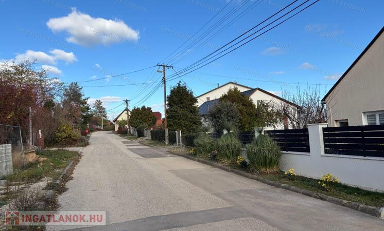 BALATONALMÁDI ÉPÍTÉSI TELEK