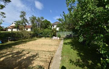 Eladó telek/földterület