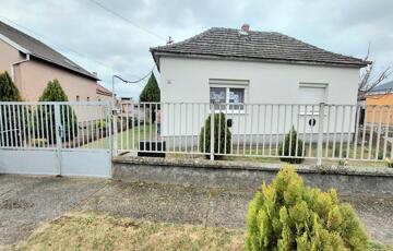 Eladó családi ház